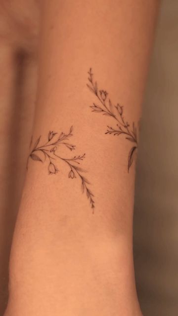 Fine Line Tattoo Floral Forearm, Fineline Floral Tattoo Arm, Thumb Floral Tattoo, Fine Line Flower Bracelet Tattoo, Dainty Vine Tattoos For Women, Dainty Floral Wrist Wrap Tattoo, Dainty Botanical Tattoo, Fineline Vine Tattoos, Vine Fine Line Tattoo