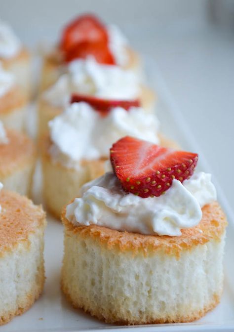 Rachel Schultz: ANGEL FOOD CUPCAKES Angel Food Cupcakes, Cupcakes Homemade, Food Strawberry, Low Fat Desserts, Food Cupcakes, Strawberry Shortcakes, Cupcakes Recipe, Angel Food Cake, Cupcake Liners