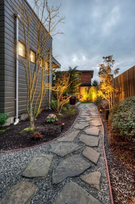 trex walkway ideas #walkwayideas Yard Path, Flagstone Path, Walkway Ideas, Stone Pathway, Gravel Garden, Easy Landscaping, Exterior Stone, Traditional Landscape, Home Landscaping