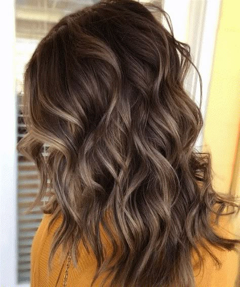 Light Brown Hair Color Ideas For Brunettes - Blush & Pearls Long Hair Waves, Brown Hair Shades, Chocolate Brown Hair Color, Latest Hair Color, Medium Brown Hair, Brunette Balayage, Spring Hair Color, Hair Color Light Brown, Brunette Balayage Hair