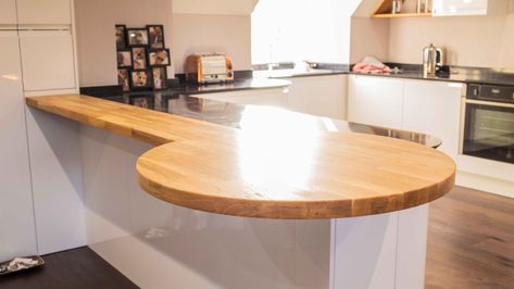 Circular Breakfast Bar, Round Peninsula Kitchen, Small Kitchen Counter, Modern Kitchen Open Plan, Peninsula Kitchen, Kitchen Renovation Inspiration, Curved Kitchen, Kitchen Bar Design, Brian Head