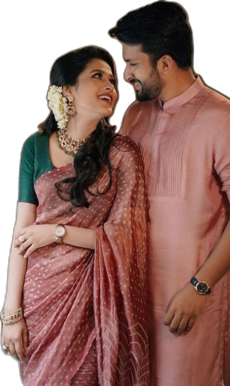 South Indian Engagement Photos, South Indian Wedding Photography, Couple Dress Matching, Indian Engagement Photos, Hindu Wedding Photos, Engagement Portraits Poses, Wedding Matching Outfits, Coordinated Outfits, Engagement Look