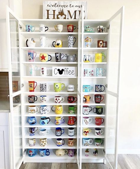 Disney Mugs Display, Disney At Home, Casa Disney, Home Cleaning Tips, Coffee Mug Display, Mug Storage, Disney Coffee Mugs, Mug Display, Coffee Nook