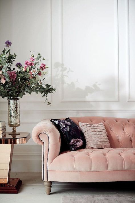 5 Easy ways to decorate with pastels | Create Perfect | Luxury Interior Design #pastelinteriors #interiordesign #interiors #velvetsofa #pinksofa #blushpink #createperfect New Traditional Living Room, Interior Design Per La Casa, Cosy Room, Pink Sofa, Pink Living Room, Set Designs, Sofa Colors, Wooden Sofa, Design Del Prodotto