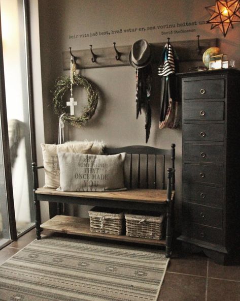 Industrial Living Room Design, Rustic Farmhouse Living Room, Vintage Industrial Decor, Industrial Livingroom, Foyer Decorating, Trendy Living Rooms, Design Industrial, Rustic Living Room, Cool Ideas