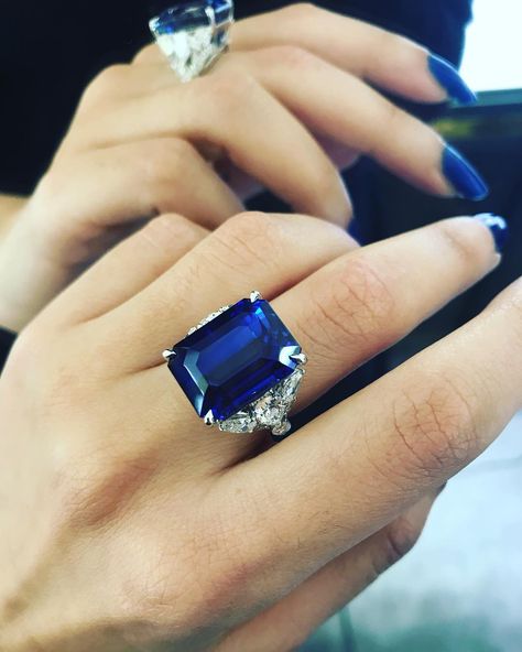 Sweet Jewelry, Penelope Cruz, Jewelry Rings Diamond, Perfect Life, Blue Colour, Ring Box, My Mind, Deep Blue, Wedding Designs