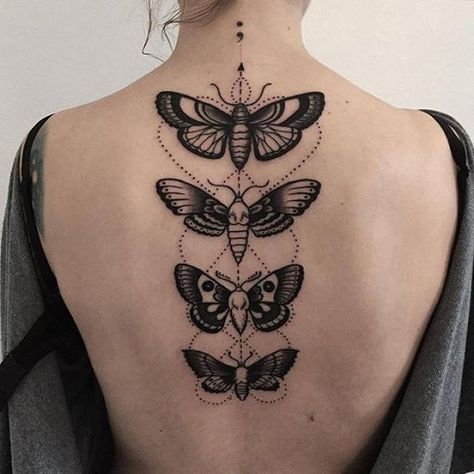 Moth Tattoo Design, Backpiece Tattoo, Petit Tattoo, Moth Tattoo, Geniale Tattoos, Butterfly Tattoo Designs, 문신 디자인, Back Tattoos, Skin Art