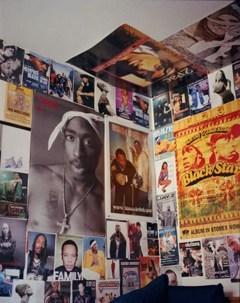 Sala Grunge, Pop Culture Posters, 90s Room, Room Grunge, Rooms Decoration, Chill Room, Retro Room, Grunge Room, Indie Room