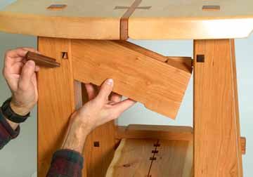 Secret stash box built into fine wooden furniture. Welding Projects Ideas, Secret Hiding Places, Hidden Spaces, Hidden Compartments, Woodworking Box, Secret Storage, Box Building, Hidden Rooms, Stash Box