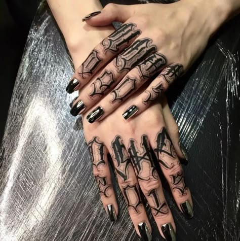 Tattoo For Finger, Gothic Words, Words Tattoo, Chicanas Tattoo, Knuckle Tattoos, Hand And Finger Tattoos, True Tattoo, Geniale Tattoos, Tattoo Font