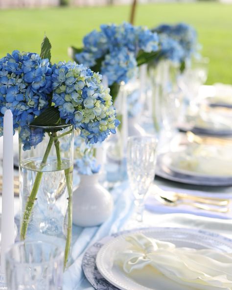 Blue hydrangeas, any hydrangea in general are a great way to fill up your guest tables quickly but with less flower stems 😍 These are perfect for rectangular tables as they are only a few inches away from each other, & this allows all guests to enjoy the fresh flowers on the tables! What’s your type of centerpiece? #flowers #hydrangeas #budvases #centerpieces #wedding #weddingflorals #receptionflowers #weddingflorist #centralvalley #centralvalleyweddings #centralvalleyflorist Wedding Flowers Hydrangea Centerpiece, Hydrangea And Tulip Centerpiece, Hydrangeas In Bud Vases, Blue Hydrangea Table Arrangements, Dark Blue Hydrangea Wedding, Blue Flower Table Centerpieces, Blue Hydrangea Wedding Decorations, Wedding Hydrangea Centerpiece, Blue Hydrangea Wedding Centerpieces