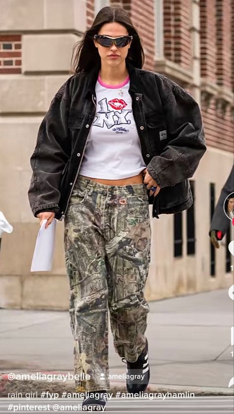 Amelia Gray Outfits, 90s Celebrity Fashion, New York Fashion Aesthetic, Amelia Hamlin, Amelia Gray, Winter Outfits Aesthetic, Gray Winter, All Jeans, Streetwear Fashion Women