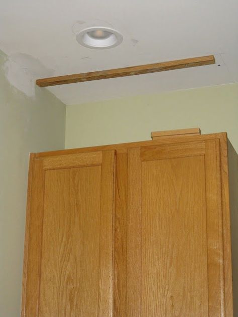 How to close the space above kitchen cabinets Kitchen Trim, Space Above Kitchen Cabinets, Cabinets To Ceiling, Top Of Cabinets, Painting Oak Cabinets, Trim Ideas, Above Kitchen Cabinets, Above Cabinets, Oak Kitchen Cabinets