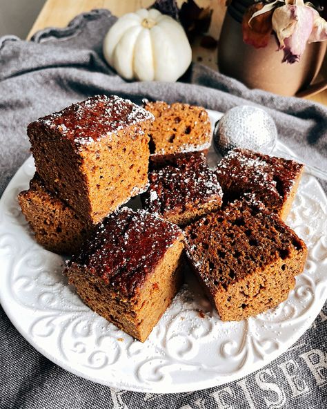 Small-batch Gingerbread Snack Cake - Mini Batch Baker Small Batch Gingerbread, Small Batch Cake, Small Batch Cookies, No Bake Granola Bars, Small Batch Baking, Baked Granola, Cooking For One, Small Cake, Snack Cake