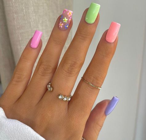 Sumner Nails, Colorful Nail, Summery Nails, Girly Acrylic Nails, Simple Acrylic Nails, Short Nail, Acrylic Nails Coffin Short, Short Acrylic Nails Designs, Square Acrylic Nails