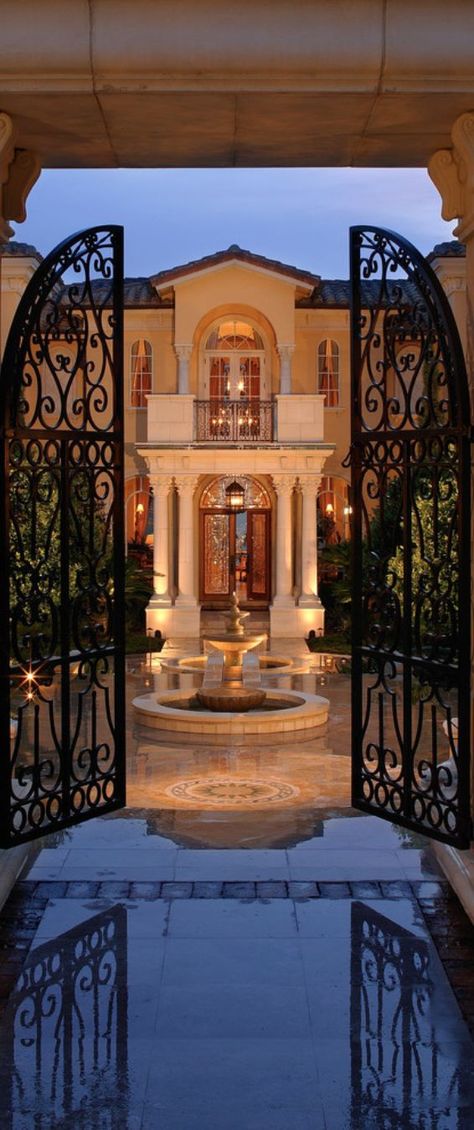 Tuscan Homes, Ruangan Studio, Homes Decor, Dream Mansion, Mediterranean Home Decor, Tuscan House, Casas Coloniales, Tuscan Decorating, Mediterranean Home