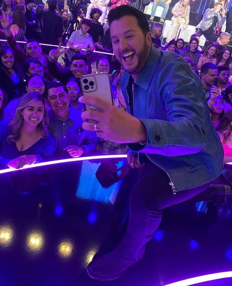 Luke Bryan Selfie, Luke Bryan Funny, Blake Shelton The Voice, Luke Bryan Concert, Blake Sheldon, Luke Bryan Pictures, Cole Swindell, Shake It For Me, Best Country Singers