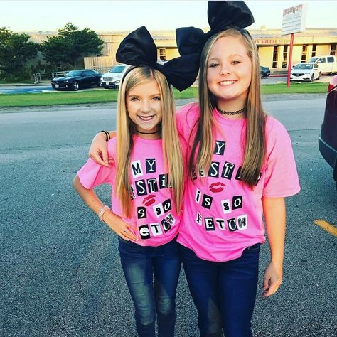 Christmas Twin Day Outfits, Teacher Twin Day Outfits, Twin Day Spirit Week Friends, Twins Day Ideas For School, Twin Day Outfits For Spirit Week, Twin Day Spirit Week, Twin Day Outfits, Twining Outfits, Sports Day Outfit