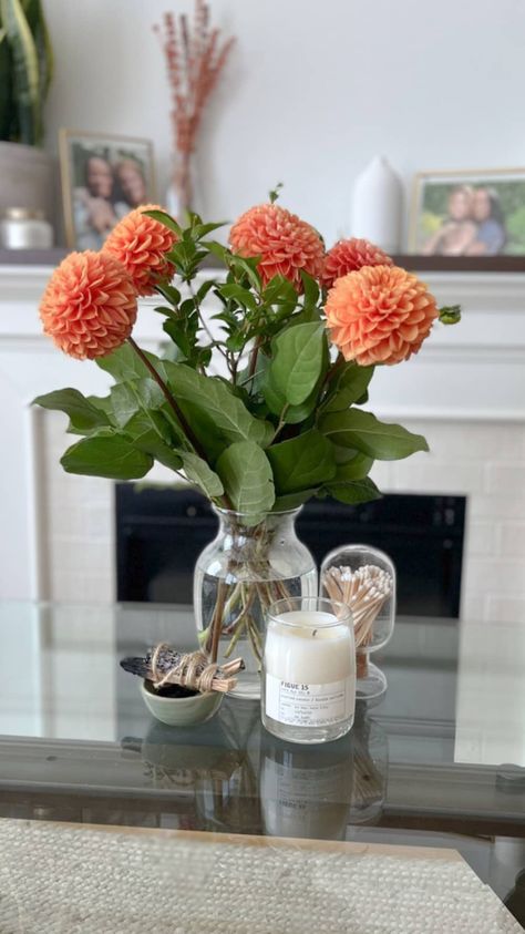 Orange Vases Decor, Amber Vases With Flowers, Rust Orange Flowers In Vase, Orange Vase With Flowers, Mason Jar Centerpieces Orange Flowers, Orange Vase, Diy Paper Wall Hanging, Coloring Paper, Upper East Side Apartment