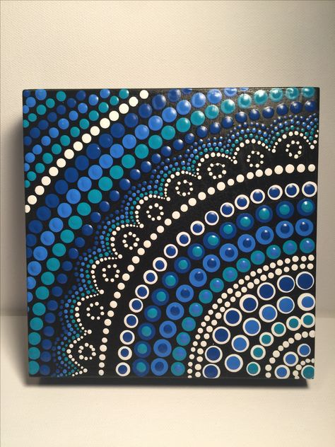 Simple Dot Art, Dot Art Ideas, Glass Bottle Painting Designs, Bottle Painting Designs, Mandala Painting On Canvas, Glass Art Painting, Painting With Acrylic Colours, Glass Bottle Painting, Glass Art Ideas