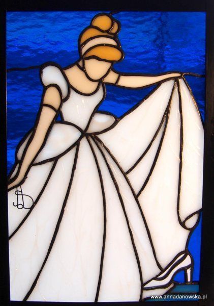 Cinderella Stained Glass Art, Lizard Stained Glass Pattern, Stained Glass Princess, Stained Glass Disney, Stained Glass Ideas, Disney Stained Glass, Glass Painting Patterns, Stained Glass Quilt, Glass Painting Designs