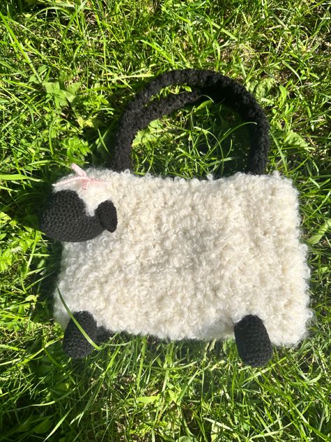 Cow Crochet Bag, Sheep Bag Crochet, Crochet Sheep Bag, Crochet Animal Bag, Crochet Sheep, Crochet Humor, Crochet Cow, Crochet Design Pattern, Crochet Handbags Patterns