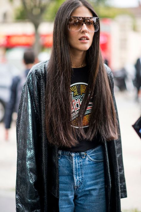 Boho Rock Style, Street Style Minimalist, 2017 Street Style, Gilda Ambrosio, Minimalist Street Style, Street Style 2017, Moda Paris, Paris Fashion Week Street Style, 90s Fashion Outfits