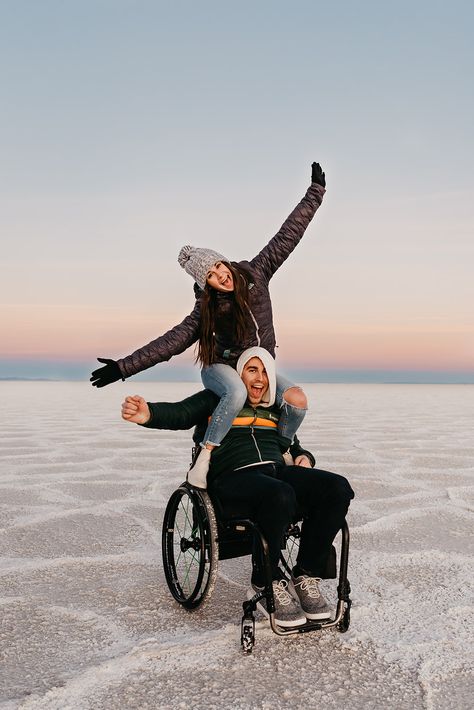 Wheelchair interable couple photography poses #wheelchairlife @sloanoliviaphotography Bf Photos, Wheelchair Photography, Duo Pose, Poses Sitting, Wheelchair Fashion, Chair Pose, Accessible Bathroom, Wheelchair Friendly, Wheel Chair