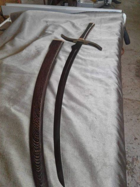 Curved Greatsword, Curved Swords, Fantasy Blade, Arm Art, Types Of Swords, Fantasy Props, Cool Swords, Fantasy Armor, Armor Concept