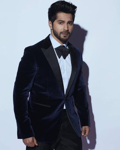 Black Velvet Suit, Baking Skills, Throwback Pictures, Velvet Suit, Varun Dhawan, Bollywood Movie, Mens Fashion Suits, Bollywood Actors, Cute Actors