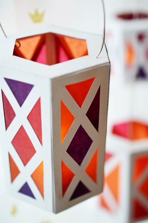 Diy Diwali Lanterns, Diy Paper Lanterns, Lanterns Diy, Diwali Lantern, Handmade Lanterns, Holiday Lanterns, Paper Lanterns Diy, Crafting Wire, Lantern Craft