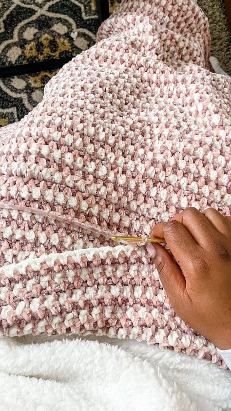 Velvet Yarn Blanket Pattern, Best Crochet Stitches For Velvet Yarn, Velvet Knit Blanket, Yarn Decor Ideas, Velvet Blanket Crochet, Twin Blanket Crochet Pattern, Girl Baby Blanket Crochet Pattern, Loose Crochet Blanket, Chenille Blanket Crochet