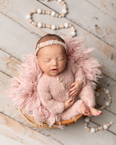 ✅ Newborn photoshoot. ✅ Newborn photographer. Newborn Baby Girl Photoshooting Ideas, Newborn Girl Photoshooting Ideas, Baby Girl Photoshooting Ideas, Newborn Girl Photoshooting, Baby Girl Photoshooting, Girl Photoshooting Ideas, Girl Photoshooting, Photoshooting Ideas, Born Baby Photos