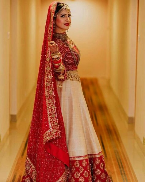 Matsya💕 Panetar Lehenga Gujarati, Panetar Lehenga, Fancy Lehengas, Marriage Lehenga, Designer Bridal Lehenga Choli, Latest Bridal Lehenga, Wedding Lehenga Designs, Indian Bride Outfits, Lehnga Dress