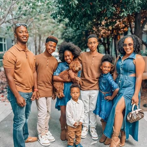 Fall Christmas Pictures Family, Family Pics 5 People, Black Family Fall Photoshoot Outfits, Rust And Denim Family Pictures, Christmas Sweater Photoshoot Family, Sibling Fall Photoshoot Outfits, Family Of 6 Christmas Pictures Outfits, Fall Pictures Black Family, Family Outfits Photoshoot