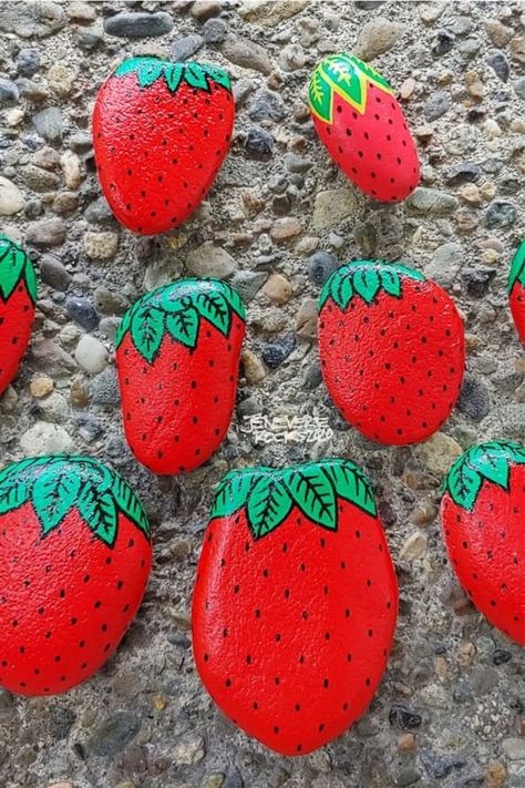 Strawberry Rocks, Patio Ideas Stone, Diy Rock Painting, Stone Patio Ideas, Bee Rocks, Paint Stone, Bracelets Stone, Stone Paint, Inspirational Rocks