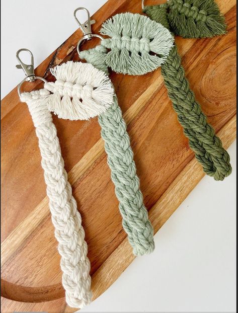 Monstera Macrame, Leaf Macrame, Macrame Wristlet, Simpul Makrame, Macrame Accessories, Key Wristlet, Pola Macrame, Boho Leaves, Macrame Patterns Tutorials