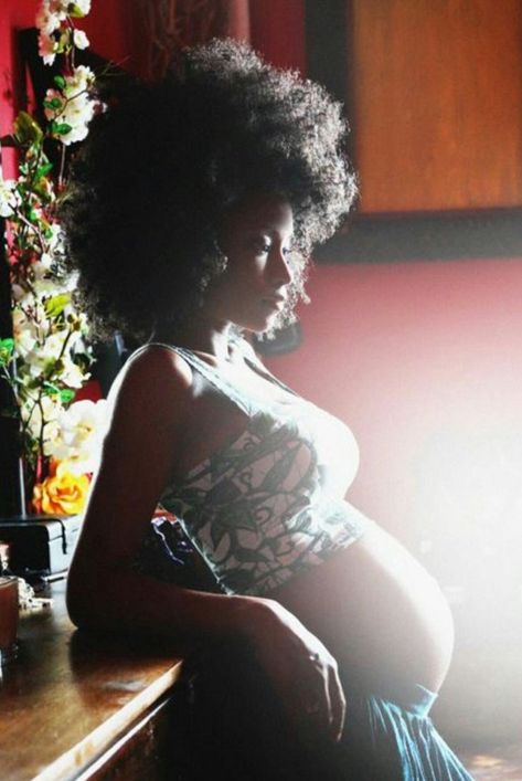 Yaya Dacosta, Pregnancy Photo Shoot, Black Motherhood, Announcement Photos, Beautiful Pregnancy, Pregnancy Announcement Photos, Maternity Photoshoot Poses, Pregnancy Photo, Natural Hair Inspiration