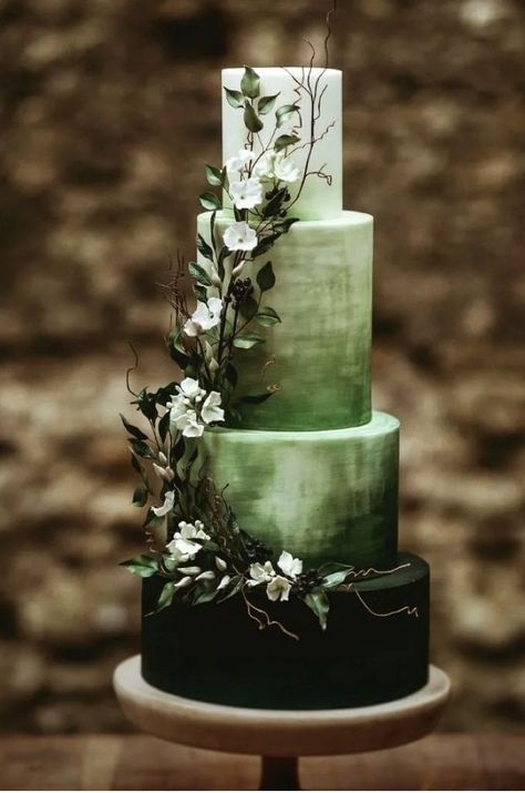 Dark Green Wedding Cakes, Wedding Cake Emerald Green, Wedding Cake Forest, Emerald Green Wedding Theme, Forest Green Wedding, Dark Green Wedding, Green Wedding Cake, Forest Theme Wedding, Fort Hood