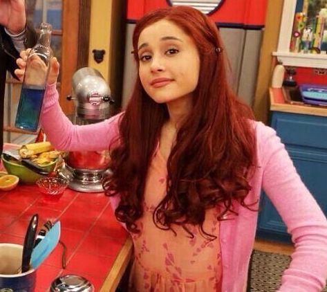 Delanie Ominayak (@delanieominayak) • Instagram photos and videos Cat Valentine Outfits, Victorious Nickelodeon, Ariana Grande Cat, Adriana Grande, Cat Valentine Victorious, Victorious Cast, Ariana Instagram, Sam & Cat, Sam And Cat