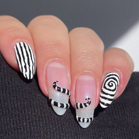 helloween nails Beetlejuice Nails, Fall Halloween Nails, Spooky Nails, Ideas Uñas, 2024 Nails, Goth Nails, Her Nails, Nails Halloween, Nail Stuff