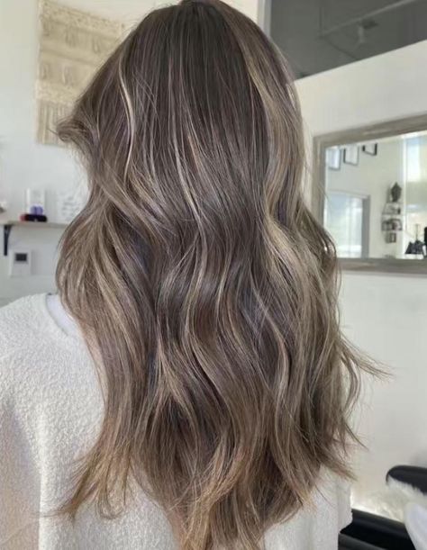 Dirty Ash Blonde Hair, Ash Blonde Hair With Highlights, Blonde Fall Hair, Ashy Brown, Rambut Brunette, Ash Brown Hair Color, Fall Blonde Hair, Brunette Hair With Highlights, Silver Hair Color