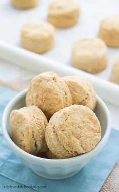 Easiest 100% Whole-Wheat Biscuits, made with white whole-wheat flour are unbelievably light and tender. Paleo Biscuit, Easy Biscuits, Whole Wheat Biscuits, Flour Biscuits, Wheat Biscuits, Whole Wheat Pancakes, Wheat Pancakes, Wheat Recipes, Biscuit Rolls