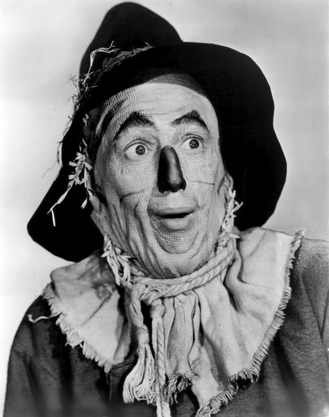 Wizard of Oz Deleted Scene Puts the Scarecrow in a Whole New Light – Dusty Old Thing Scarecrow Wizard Of Oz, Ray Bolger, Wizard Of Oz Movie, Wizard Of Oz 1939, The Scarecrow, December 01, Septième Art, Land Of Oz, The Wonderful Wizard Of Oz