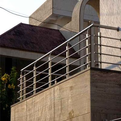 ARK Railing Manufacturer: Stainless steel and Glass stair railing manufacturers in Delhi Gurgaon Noida Faridabad. http://glassrailingmanufacturersindelhi.blogspot.com/2015/08/stainless-steel-and-glass-stair-railing.html Stainless Steel Window Grill, Reling Design, Porch Railing Designs, Glass Railing Stairs, Window Grills, Hand Railing, Steel Railing Design, Handrail Design, Stainless Steel Handrail