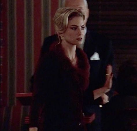 Adrianna The Sopranos, Adriana La Cerva Hair, Adriana La Cerva Style, The Sopranos Adriana, Carmela Soprano Aesthetic, Adriana The Sopranos, Drea De Matteo Style, Adriana La Cerva Outfits, Carmela Soprano Outfits