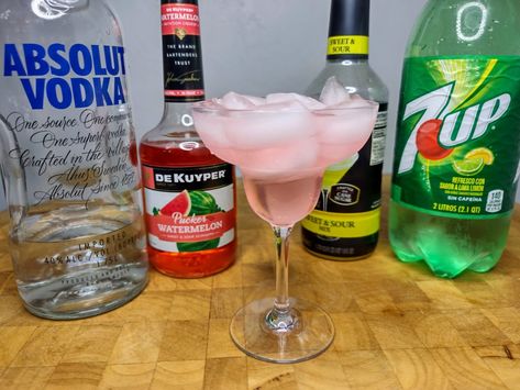 Watermelon Jolly Rancher Drink, Jolly Rancher Drink Alcohol, Watermelon Pucker Drinks Recipes, Jolly Rancher Shots Recipe, Watermelon Pucker Drinks, Whipped Vodka Drinks, Watermelon Mixed Drinks, Watermelon Alcoholic Drinks, 2024 Cocktails