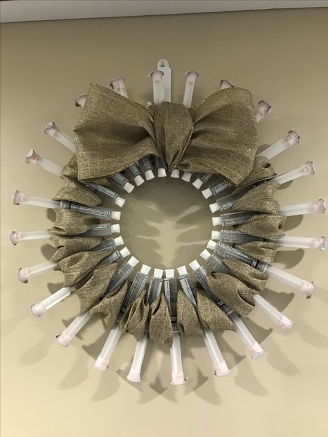 Saline flush wreath Pharmacy Wreath Ideas, Hospital Christmas Decorations, Vial Crafts, Nurse Wreath, Medical Christmas, Medical Theme, First Apartment Decorating, Pharmacy Design, Nurse Christmas