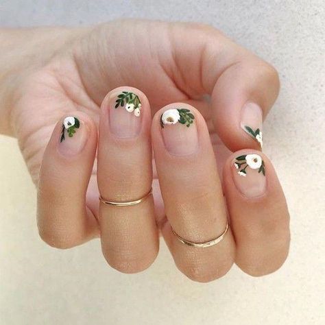 It's #manimonday ‼️ Super short nails can still be elegant and pretty, as shown by editorial and campaign nail artist, @betina_goldstein in… #shortnailsartdesign Nail Art Mariage, Nails Flower, Nagellack Trends, Nails Cute, Nail Polish Trends, Floral Nail Art, Nail Art Wedding, Nails Spring, Spring Nail Art