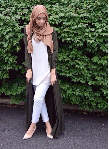 ♥️ Muslimah fashion & hijab style Hijabista Fashion, Moslem Fashion, Street Hijab Fashion, Hijab Style Casual, Hijabi Style, Muslim Dress, Hijab Chic, Hijabi Outfits, Fashion Hijab